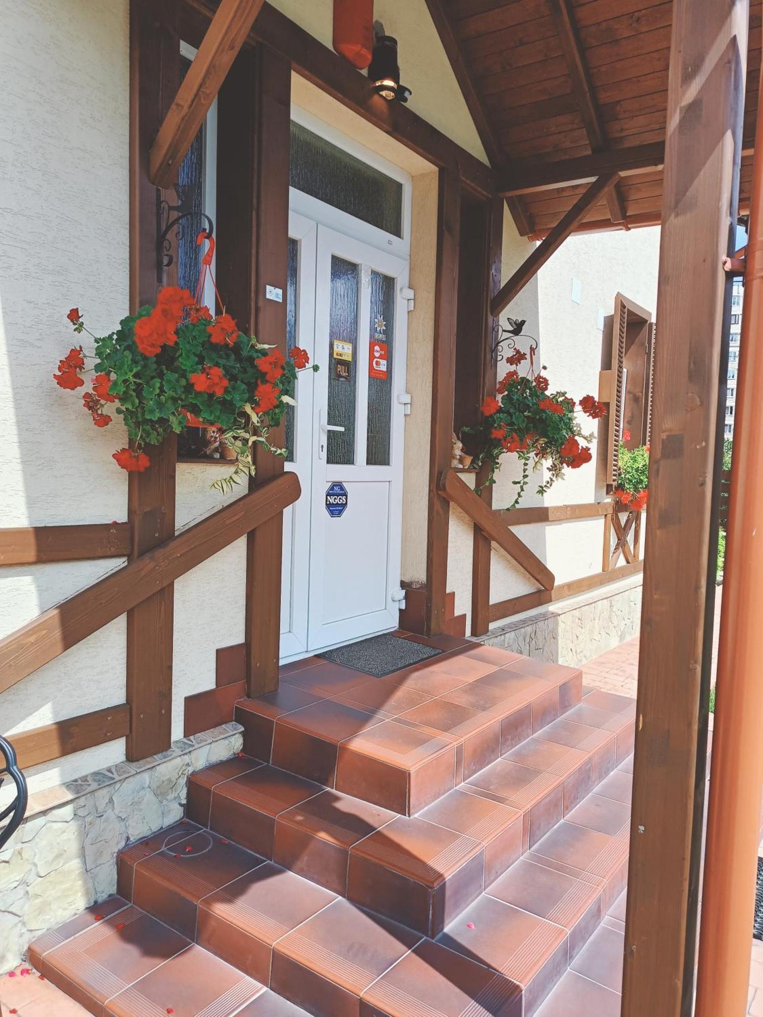 Residence Rooms Bucovina Campulung Moldovenesc Bagian luar foto