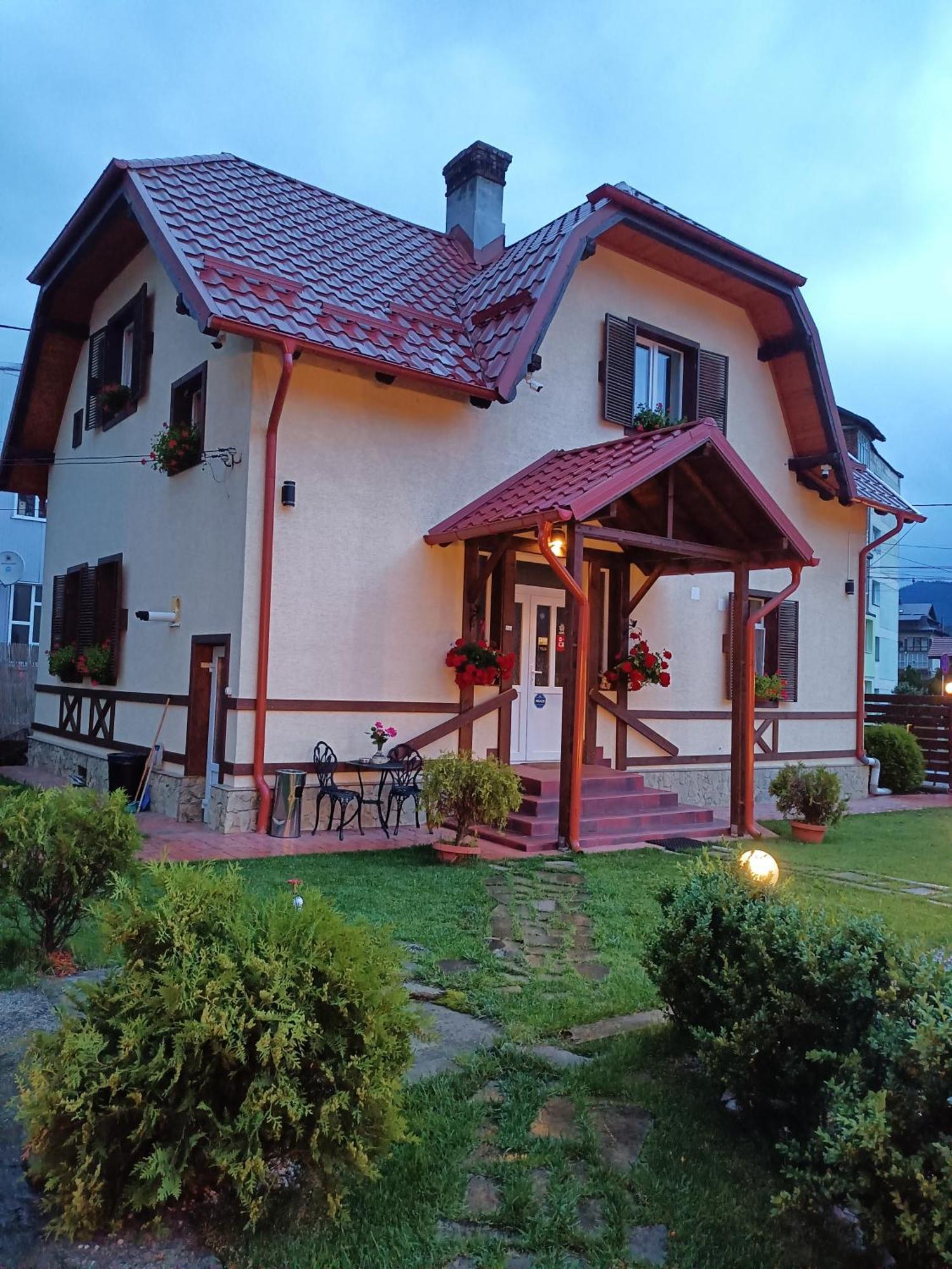 Residence Rooms Bucovina Campulung Moldovenesc Bagian luar foto
