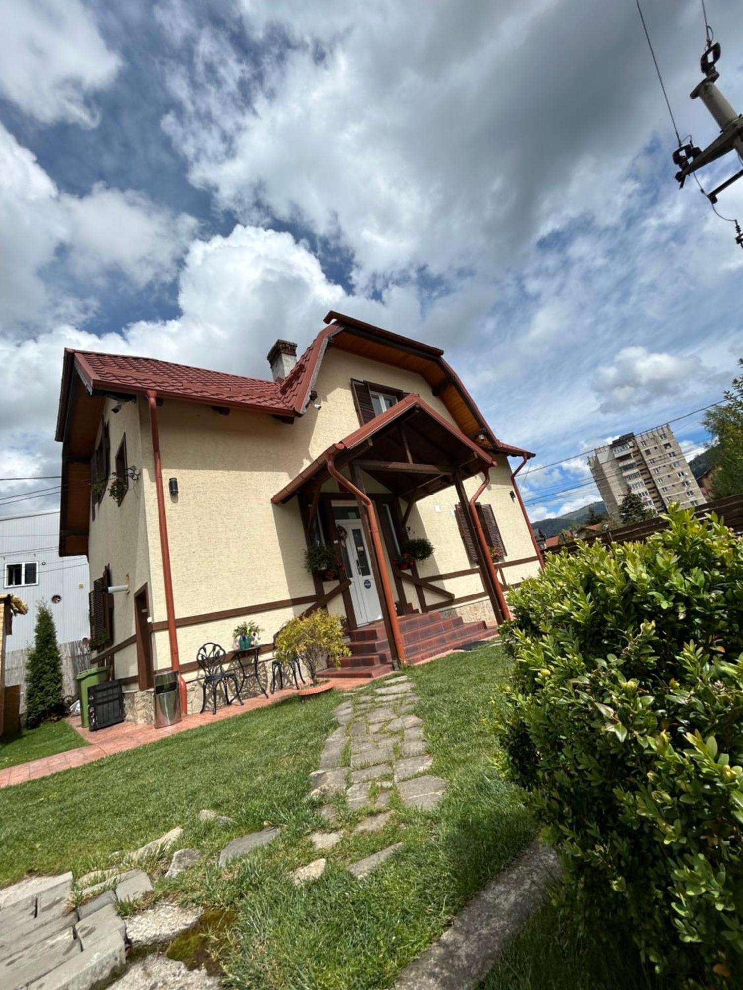 Residence Rooms Bucovina Campulung Moldovenesc Bagian luar foto