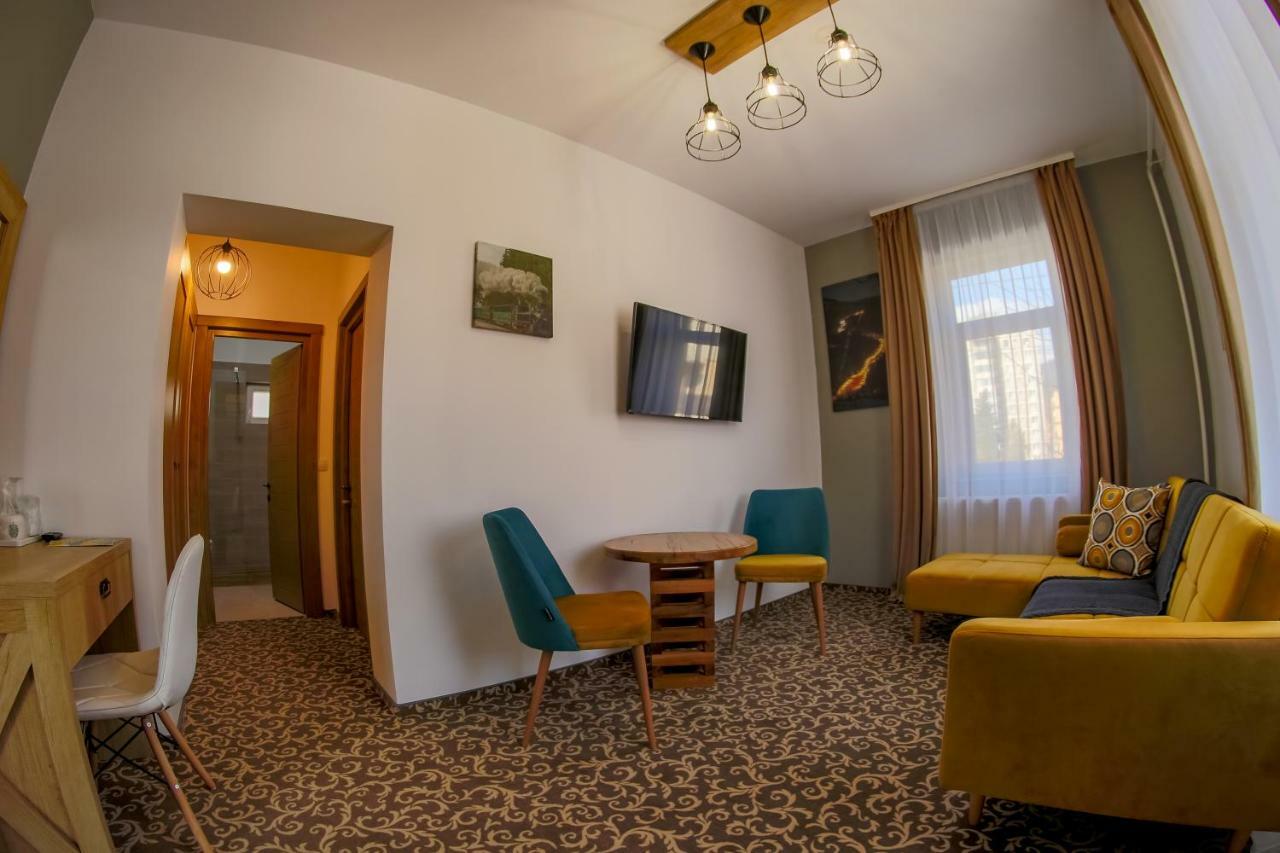 Residence Rooms Bucovina Campulung Moldovenesc Bagian luar foto