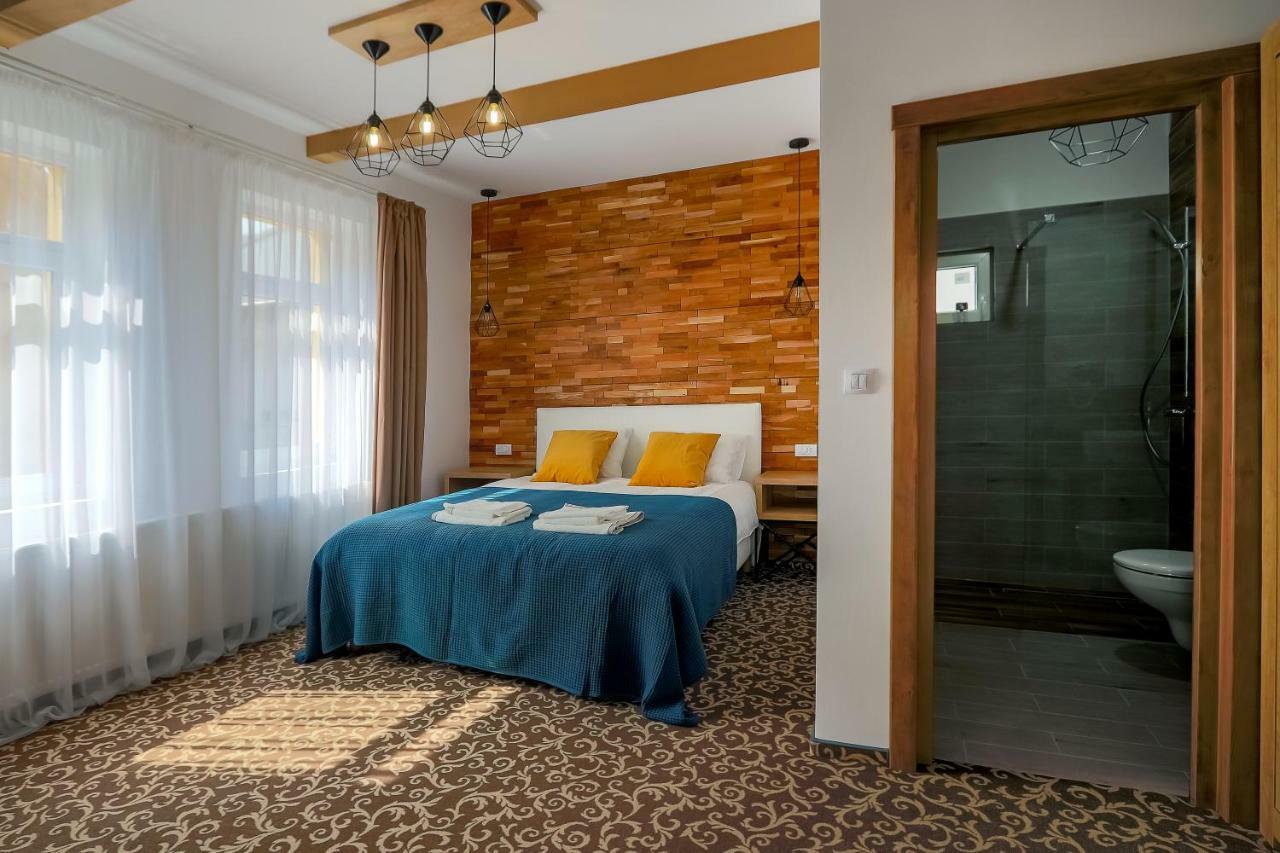Residence Rooms Bucovina Campulung Moldovenesc Bagian luar foto