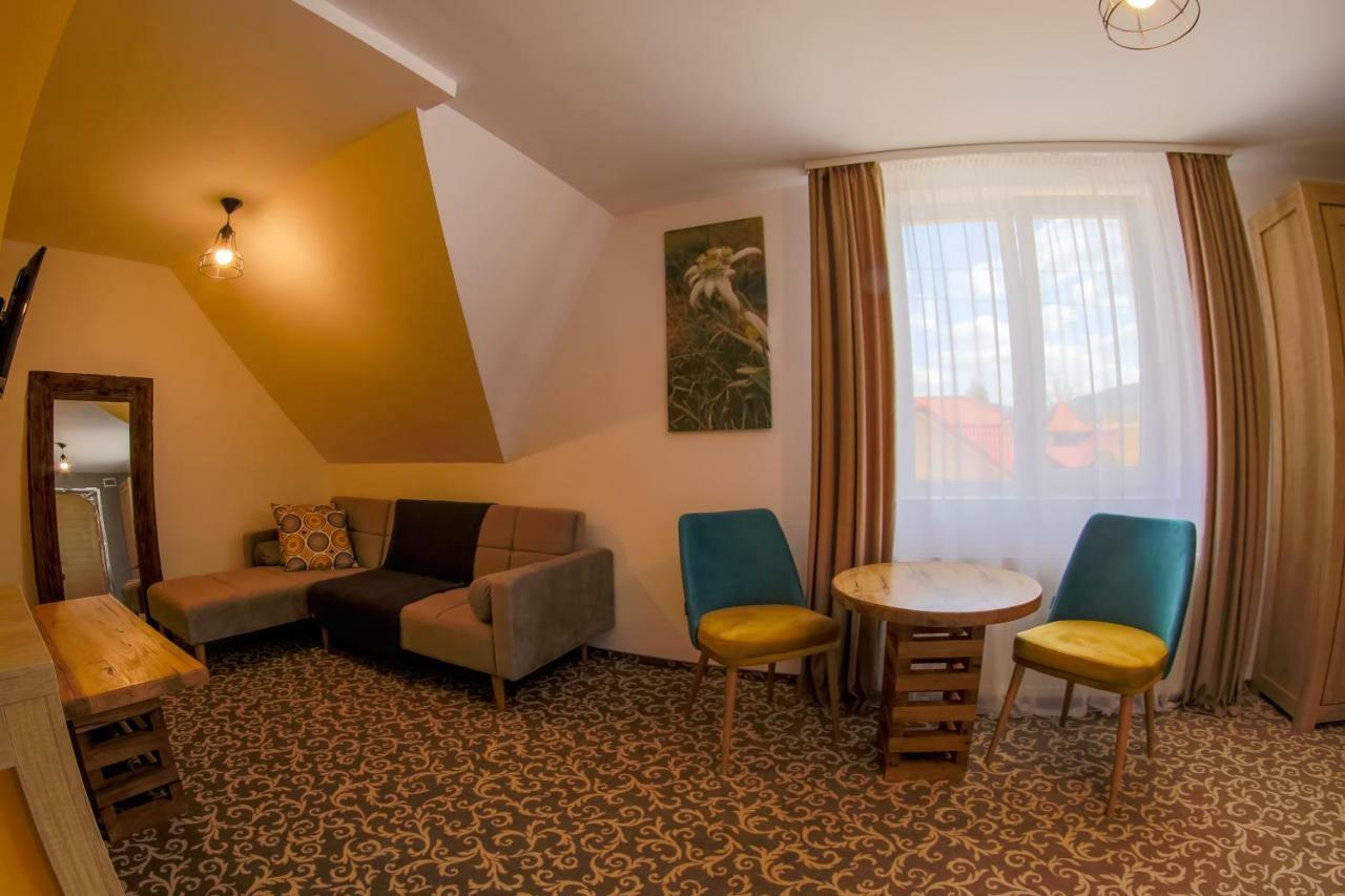Residence Rooms Bucovina Campulung Moldovenesc Bagian luar foto